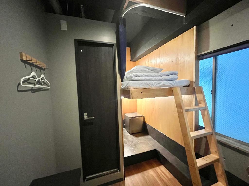 Postel nebo postele na pokoji v ubytování Wasabi Mita Hotel