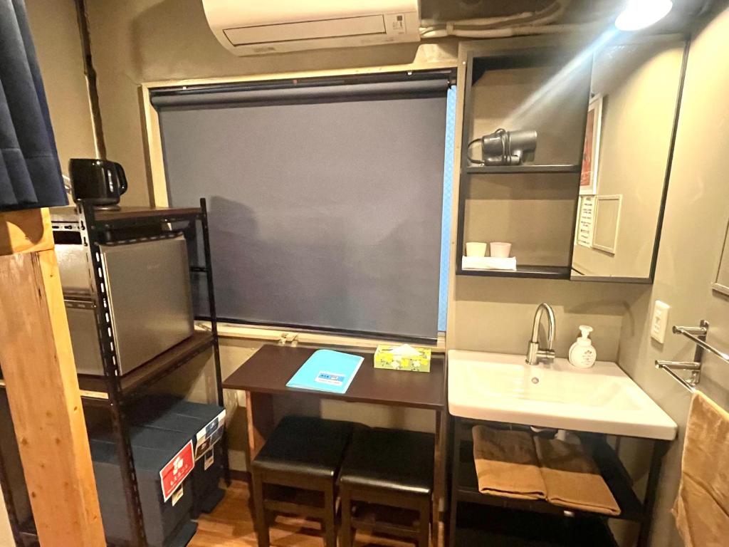 Kuchyň nebo kuchyňský kout v ubytování Wasabi Mita Hotel