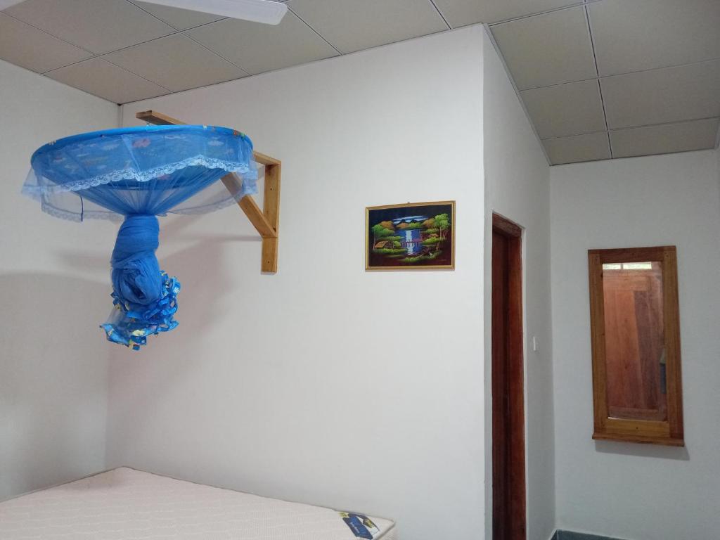 Lake House Home Stay - 14