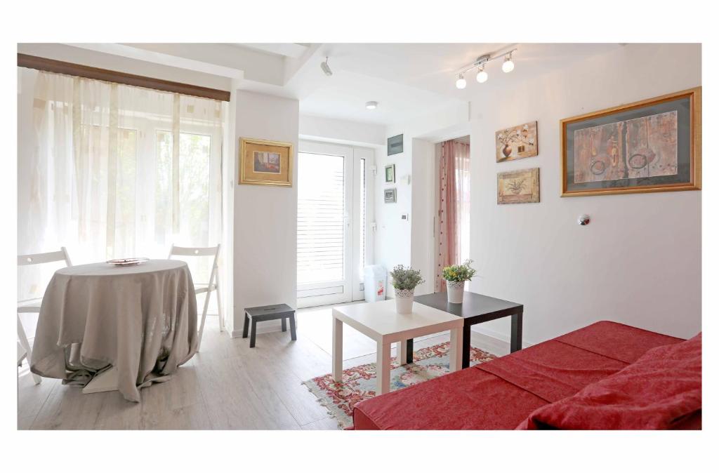 Sarajevo Apartments No.5 - One-Bedroom Apartment With Garden View