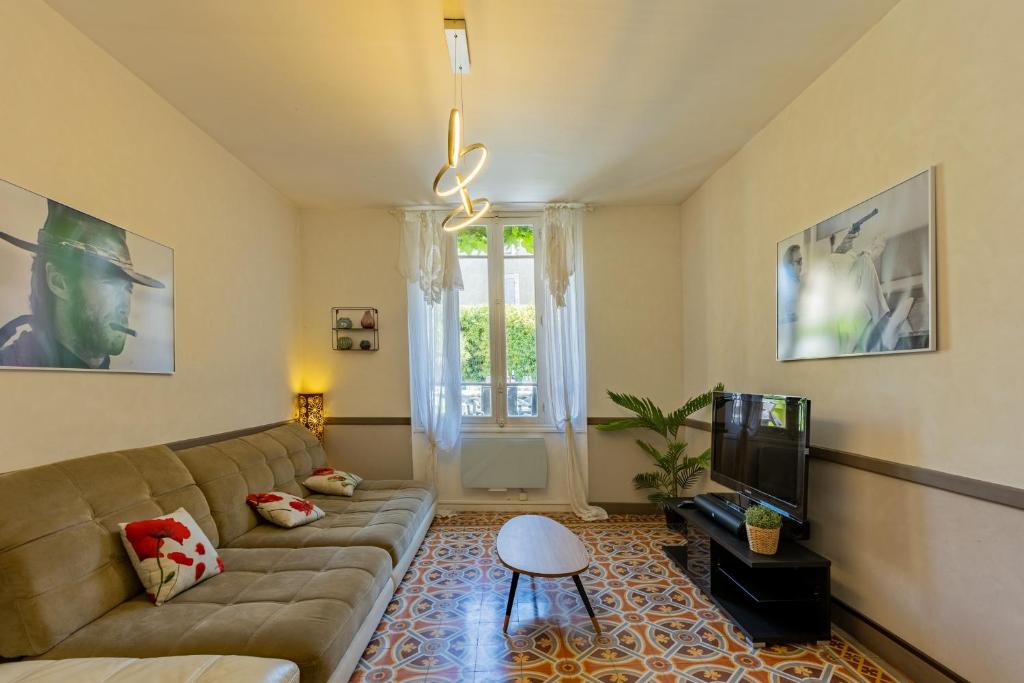 Posedenie v ubytovaní Maison de Vacances 8 à 15 pers à proximité du Canal du Midi