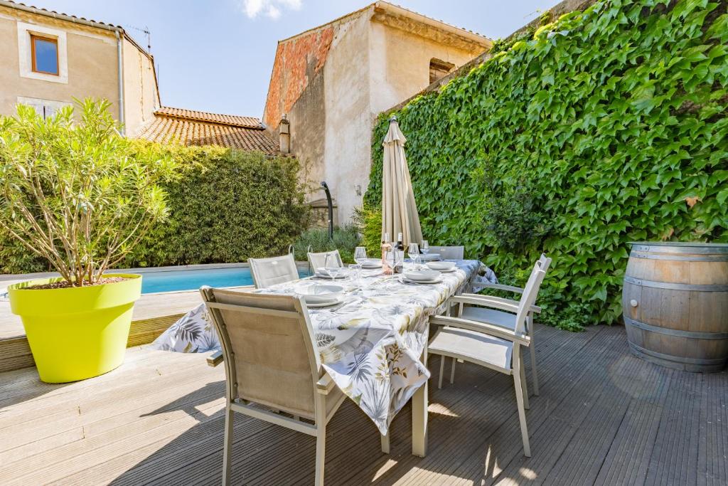 Vonkajšia záhrada v ubytovaní Maison de Vacances 8 à 15 pers à proximité du Canal du Midi