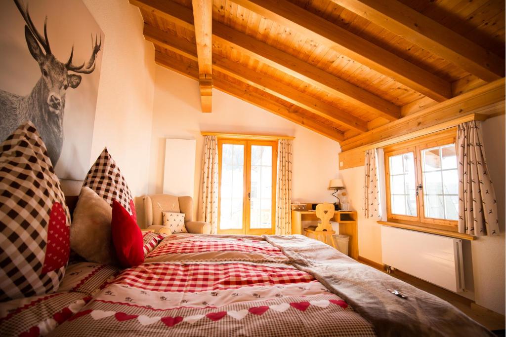 Postel nebo postele na pokoji v ubytování Hotel Madrisajoch