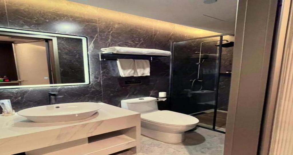 Koupelna v ubytování EL DE Olive Aero Suites Near Delhi Airport