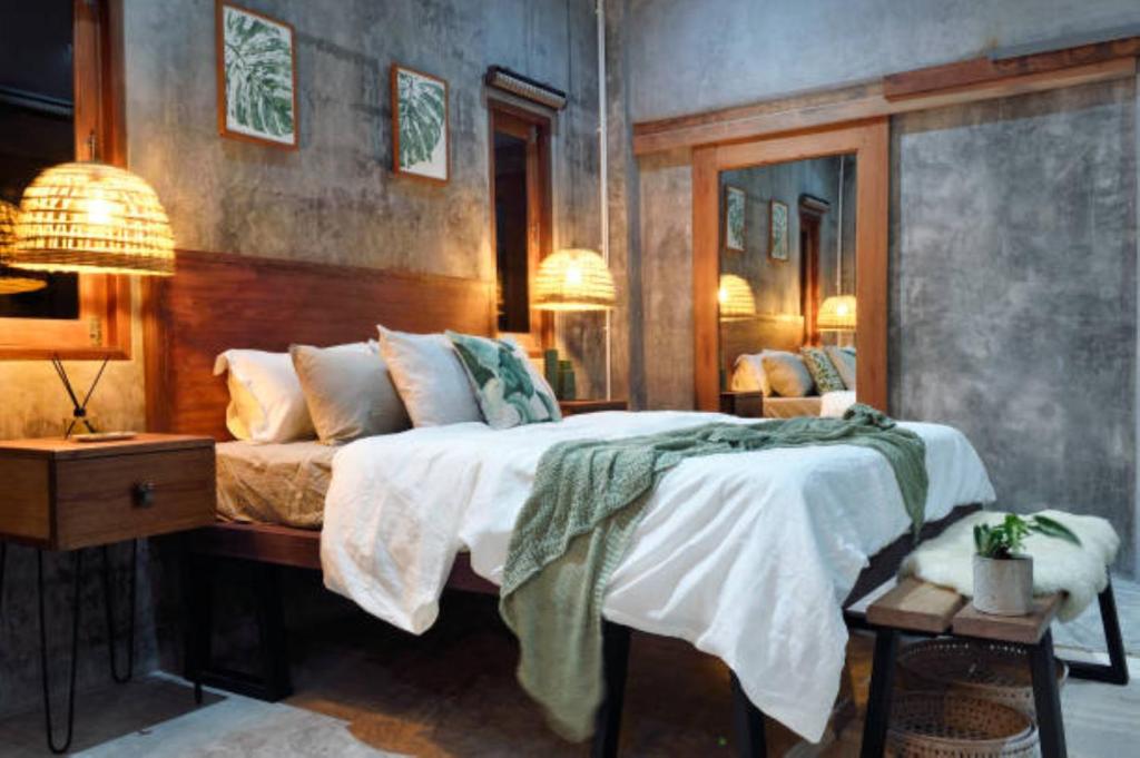 Postel nebo postele na pokoji v ubytování EL DE Olive Aero Suites Near Delhi Airport