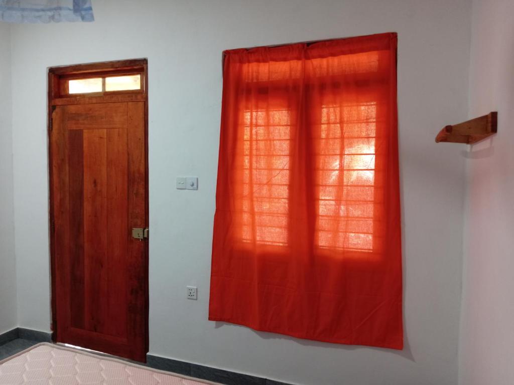 Lake House Home Stay - 16