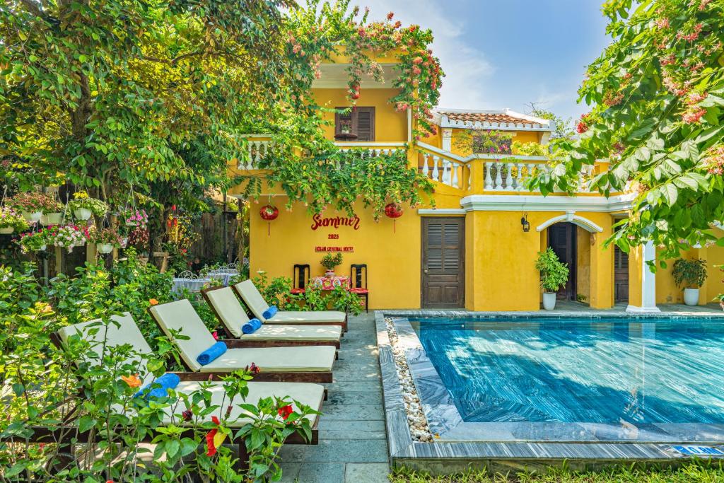 Bazén v ubytování Hoian Central Hotel nebo v jeho okolí