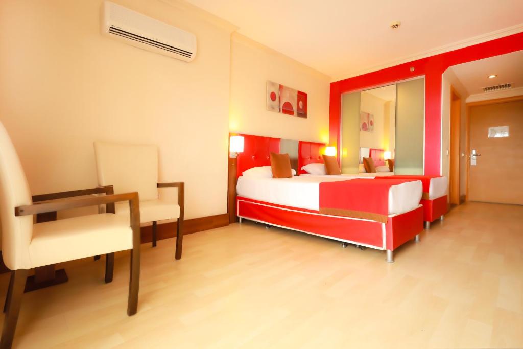 Postel nebo postele na pokoji v ubytování Side Kum Hotel