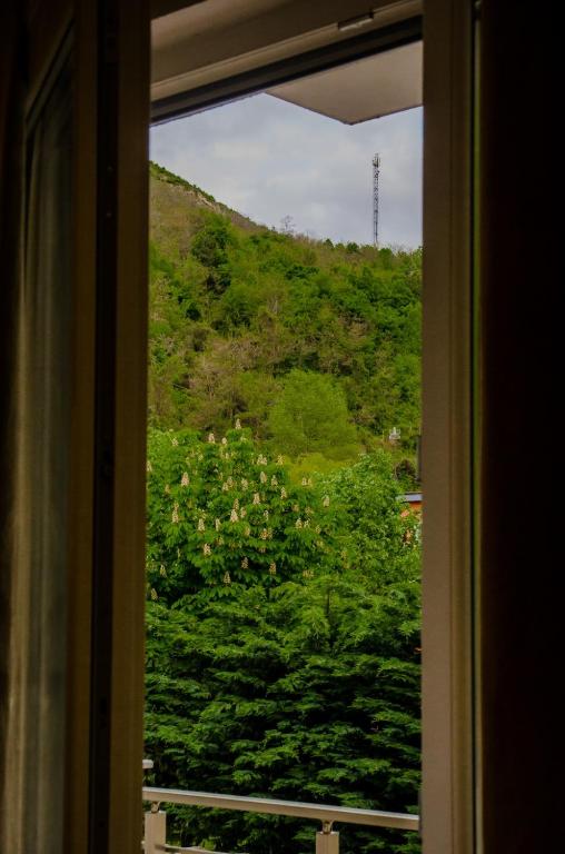 Nespecifikovaný výhled na hory nebo výhled na hory při pohledu z hotelu