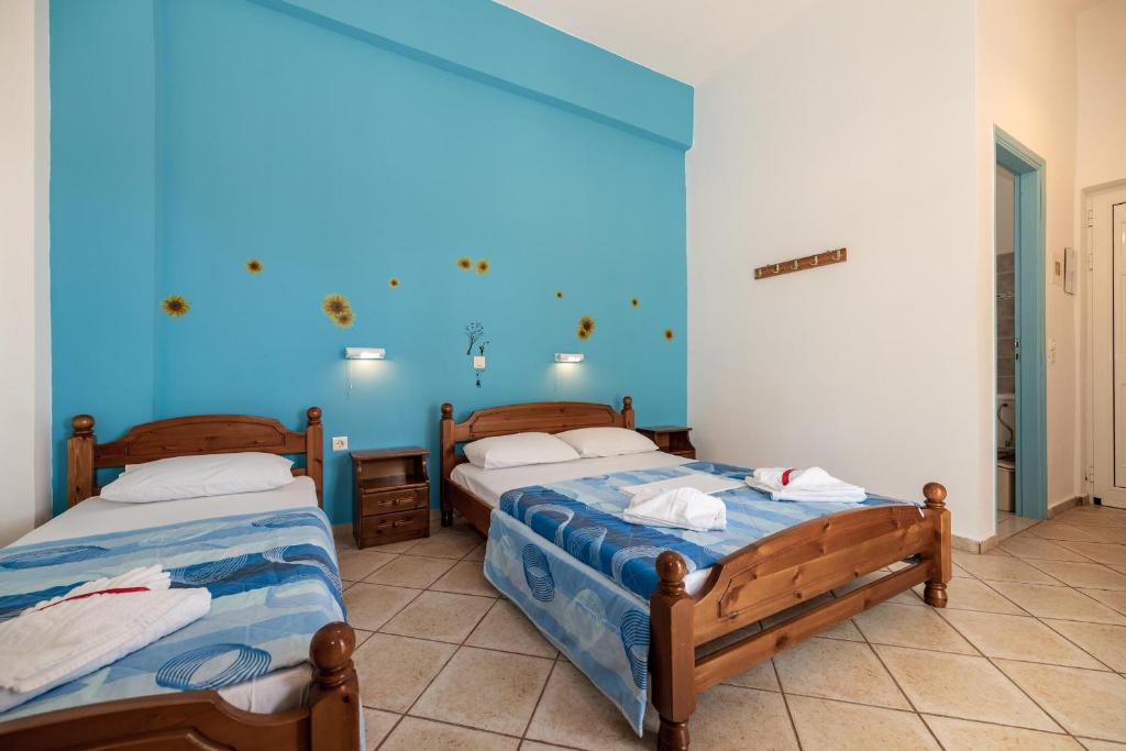 Posteľ alebo postele v izbe v ubytovaní Mikro Nisi Studios & Apartments