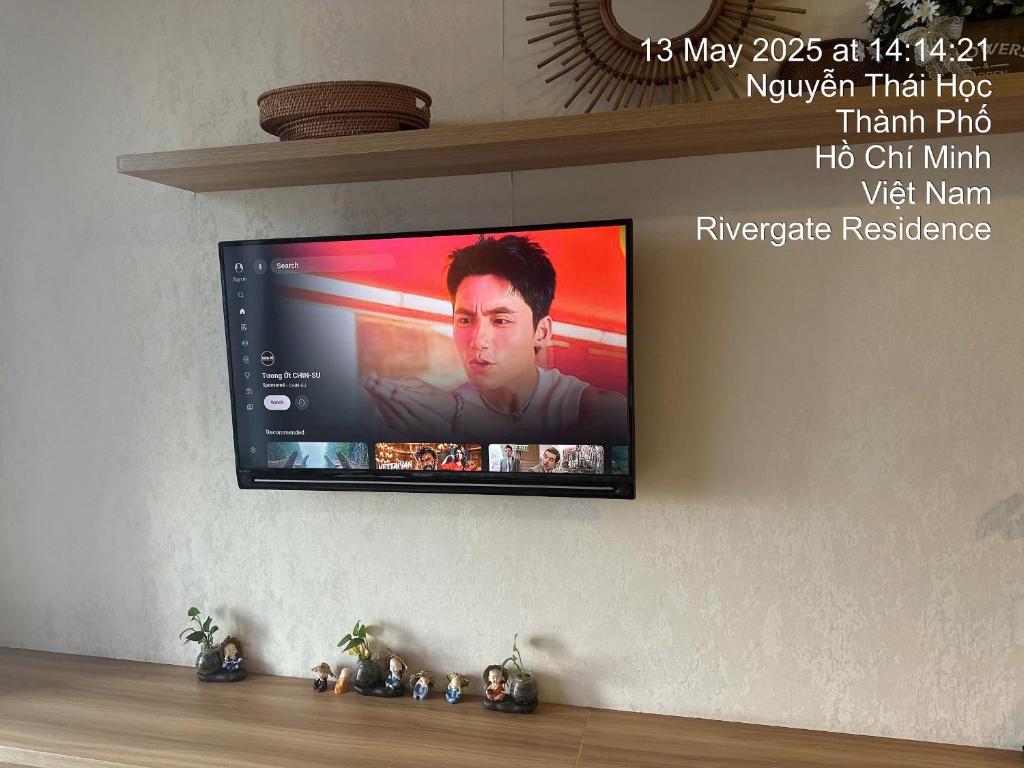 TV a/nebo společenská místnost v ubytování Olala Saigon Apartment in Rivergate Building