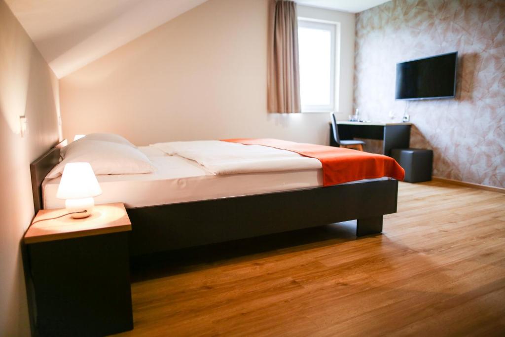 TV a/nebo společenská místnost v ubytování Ambient Hotel