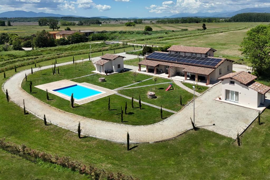 Bazén v ubytování Borgo Felice nebo v jeho okolí