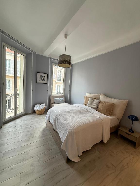 Foch 1 - Luminous apartment in city center w balcony