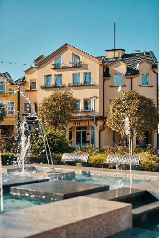 Bazén v ubytování Garni Hotel Andric nebo v jeho okolí