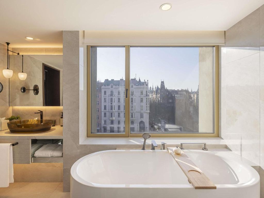 Koupelna v ubytování Fairmont Golden Prague