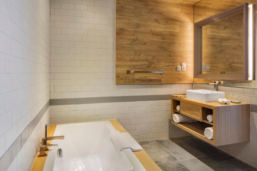 Fusion Suites Saigon - 16