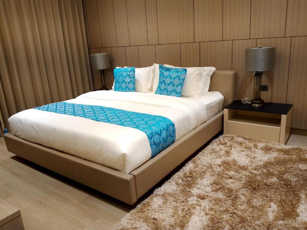 Postel nebo postele na pokoji v ubytování Bayprime Hotel