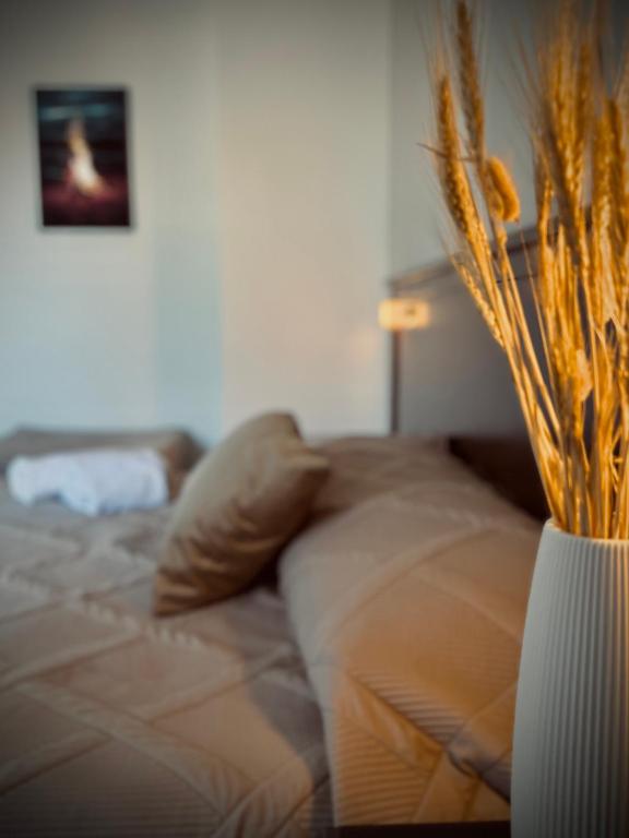 Postel nebo postele na pokoji v ubytování Freya Rooms