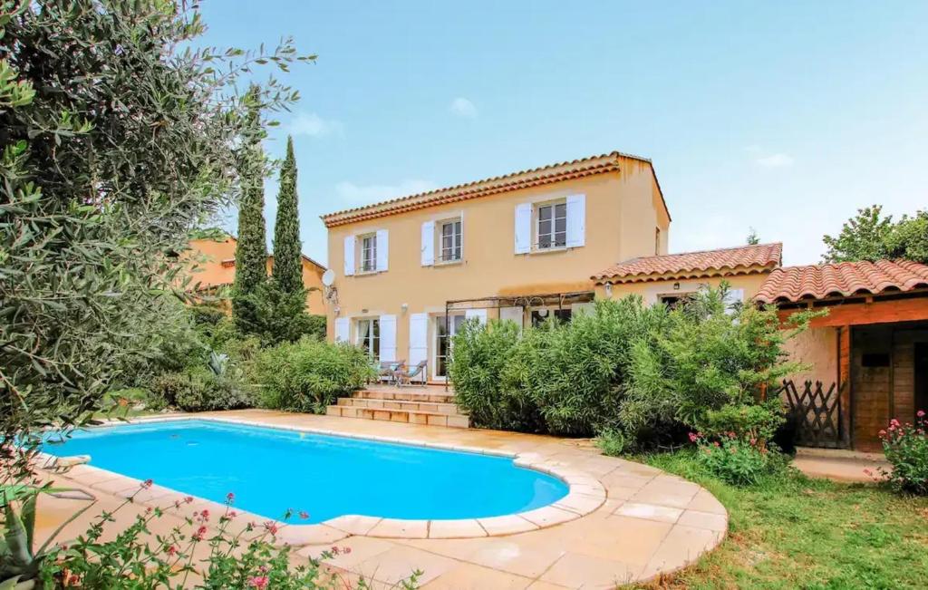 Bassein majutusasutuses Villa charmante à Saint-Maurice-sur-Eygues avec piscine privée või selle lähedal