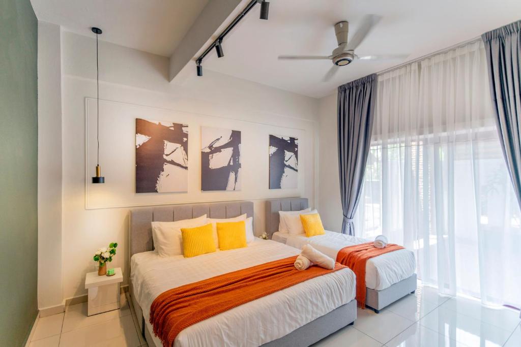 Postel nebo postele na pokoji v ubytování Embassy Villa by Cobnb at Ampang Hilir
