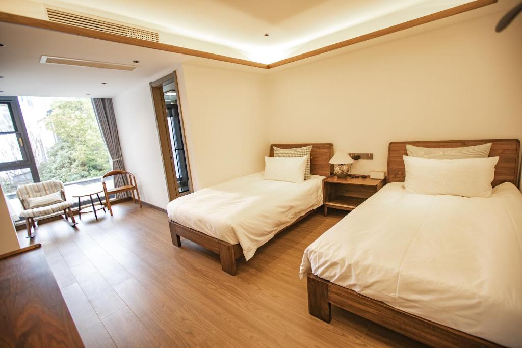 Postel nebo postele na pokoji v ubytování Shanghai Liudi Mingshe Boutique Bed and Breakfast