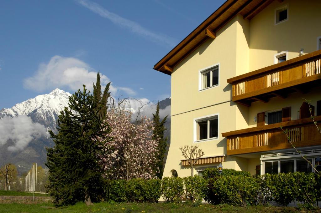 Nespecifikovaný výhled na hory nebo výhled na hory při pohledu z hotelu