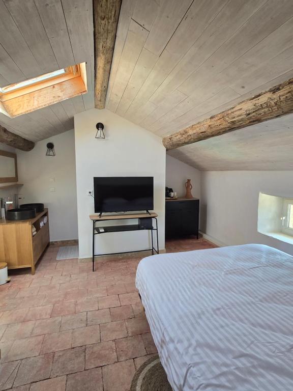 Μια τηλεόραση ή/και κέντρο ψυχαγωγίας στο L'uzanges