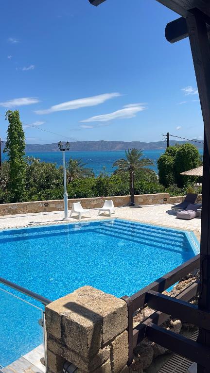 Bazén v ubytování Villas Vista Del Mar nebo v jeho okolí