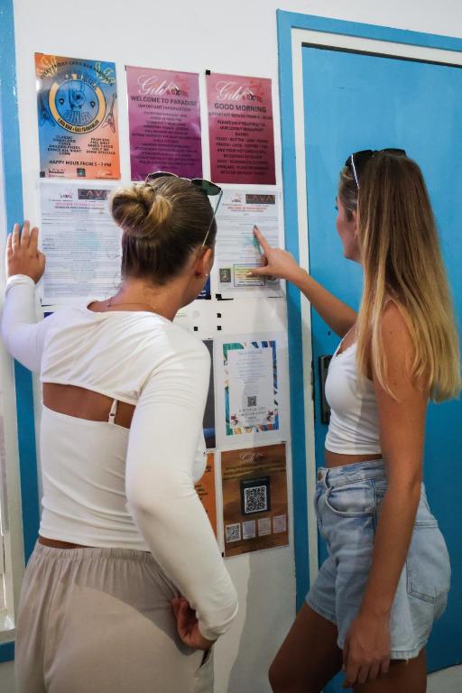 Gili Beach Bum Hostel - 7