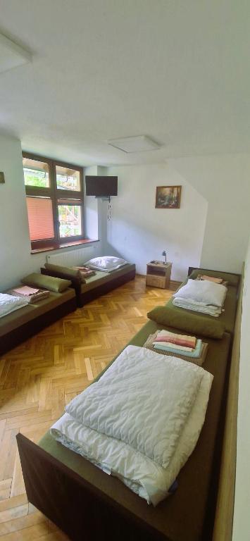 Posteľ alebo postele v izbe v ubytovaní Goprówka