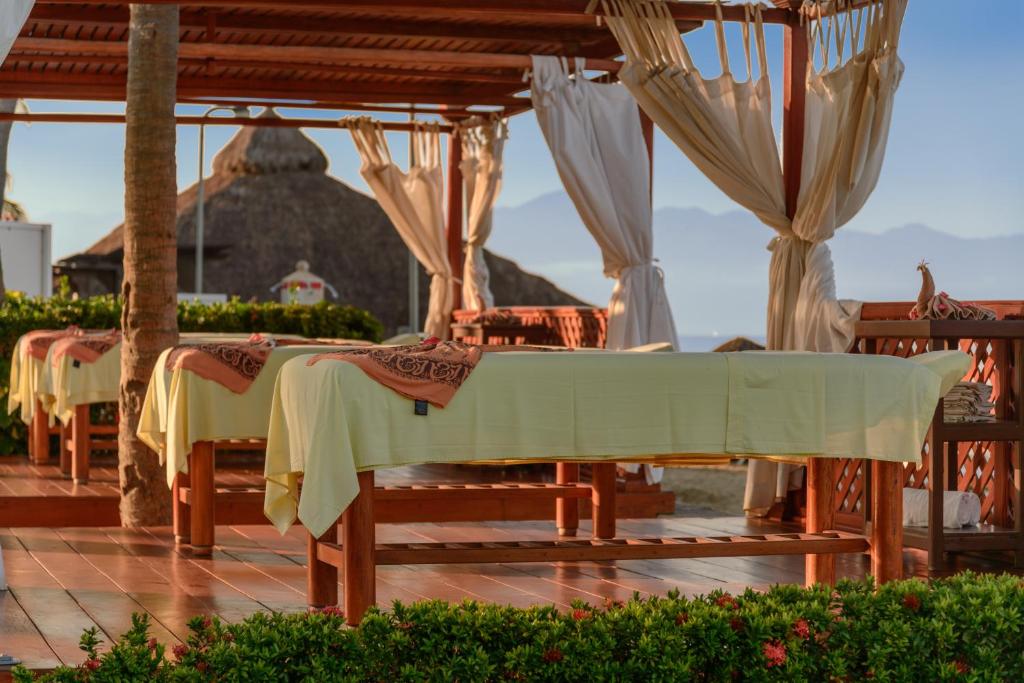 Fotografie z fotogalerie ubytování Grand Decameron Complex Bucerias, A Trademark All-Inclusive Resort v destinaci Bucerías