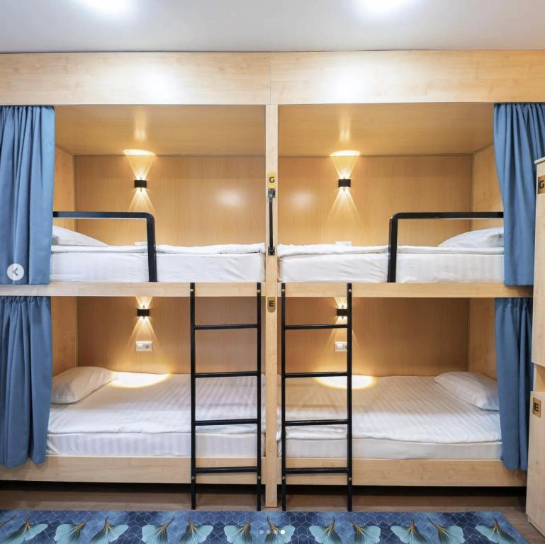 Postel nebo postele na pokoji v ubytování Kaganat Hostel