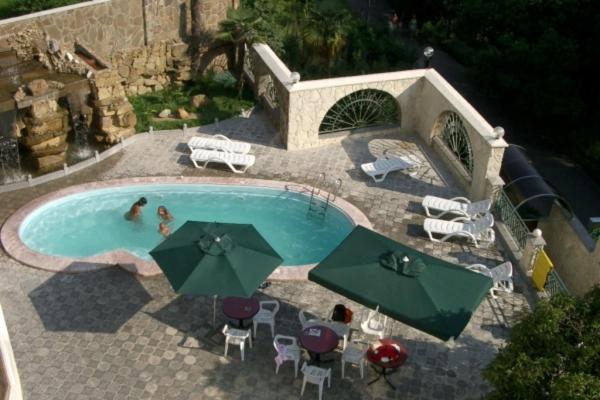 an overhead view of a swimming pool with chairs and umbrellas at Zolotaya Palma Hotel in Khosta