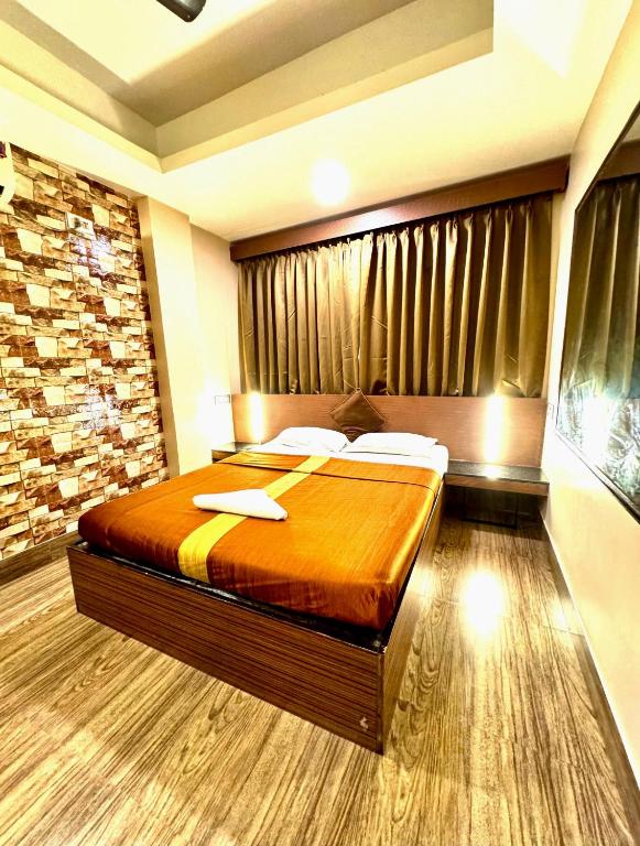 Postel nebo postele na pokoji v ubytování Silver Line Hotel - Nr Netaji Subhash Chandra Bose International Airport