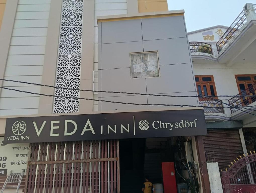 a building with a sign that reads vadalemiaemia chiyota at Veda INN by Chrysdorf in Faizābād