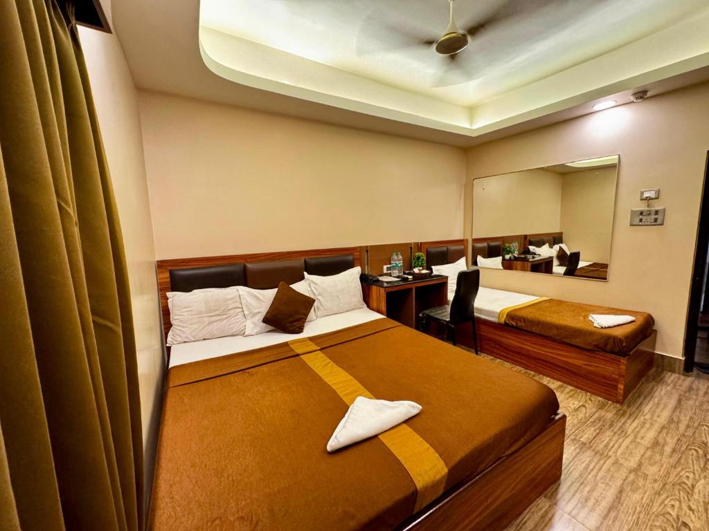 Postel nebo postele na pokoji v ubytování Silver Line Hotel - Nr Netaji Subhash Chandra Bose International Airport