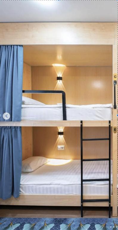 Postel nebo postele na pokoji v ubytování Kaganat Hostel