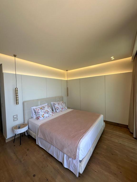 Postel nebo postele na pokoji v ubytování Manolo & Jolie Luxury Villa