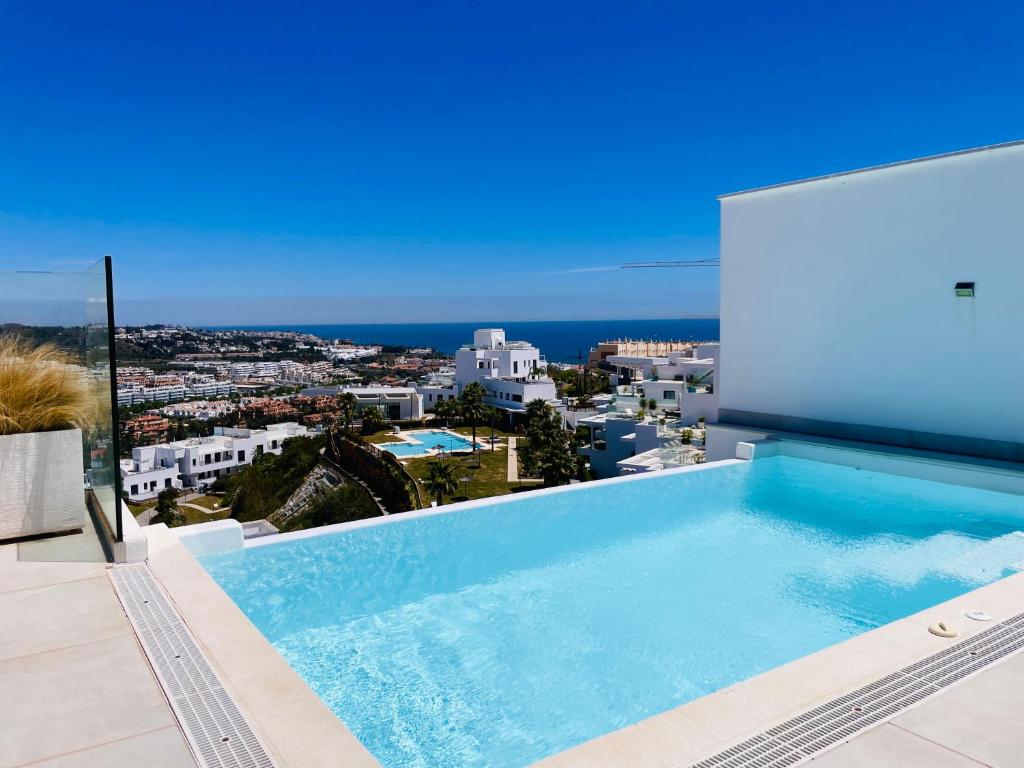 Bazén v ubytovaní La Pimentera Penthouse - Casa Banderas alebo v jeho blízkosti