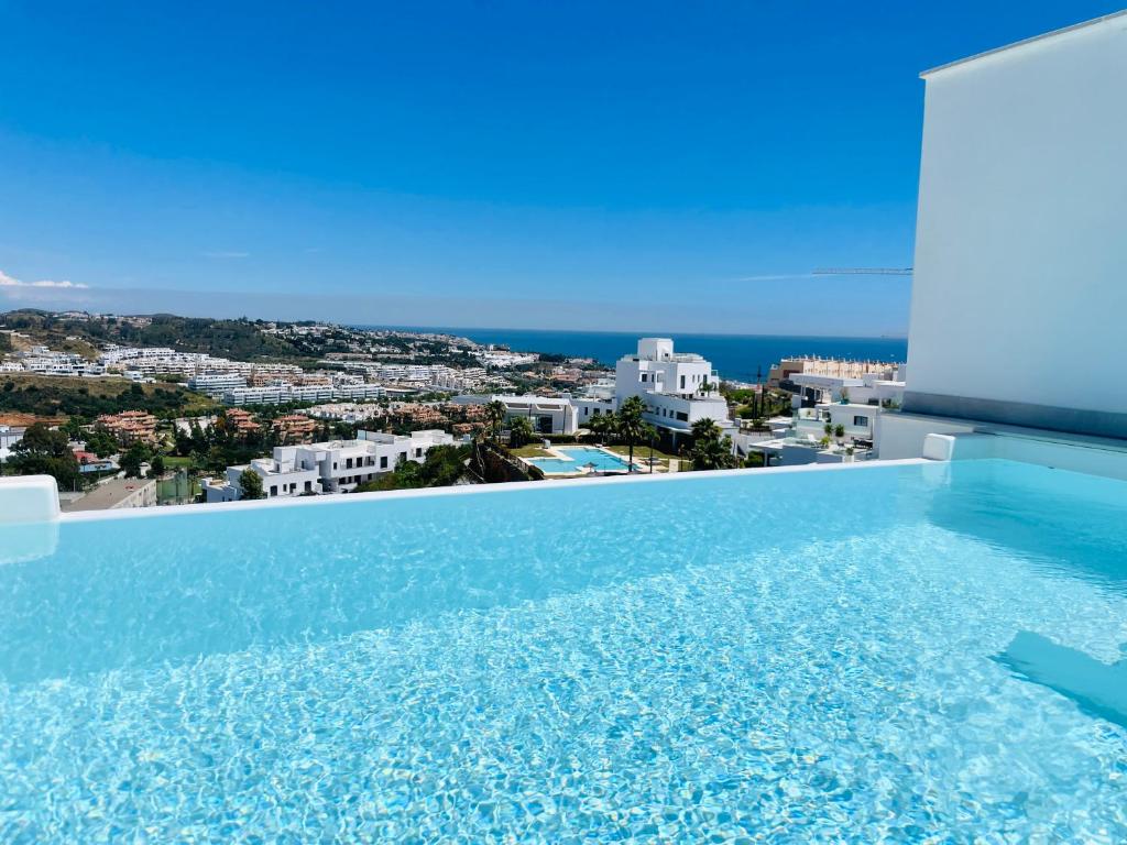 Bazén v ubytovaní La Pimentera Penthouse - Casa Banderas alebo v jeho blízkosti