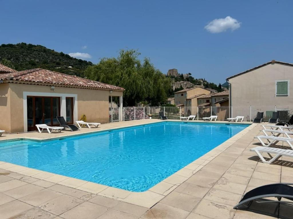 Bazén v ubytovaní Res Les Sources, Montbrun-les-Bains - Studio 2 pers with terrace or balcony alebo v jeho blízkosti