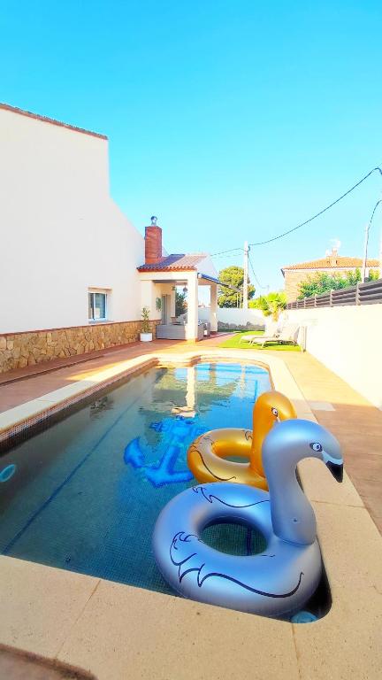 a pool with a swan float in a swimming pool at Villa Luka by Parc Mont-roig in Montroig