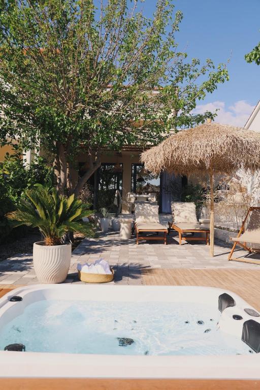 a jacuzzi tub in a yard with a patio at Casa Casolare by The Residence in Bilice