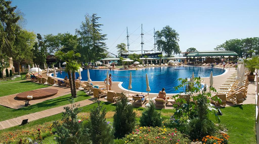 Bazén v ubytování Europroperties Iglika Apartments nebo v jeho okolí