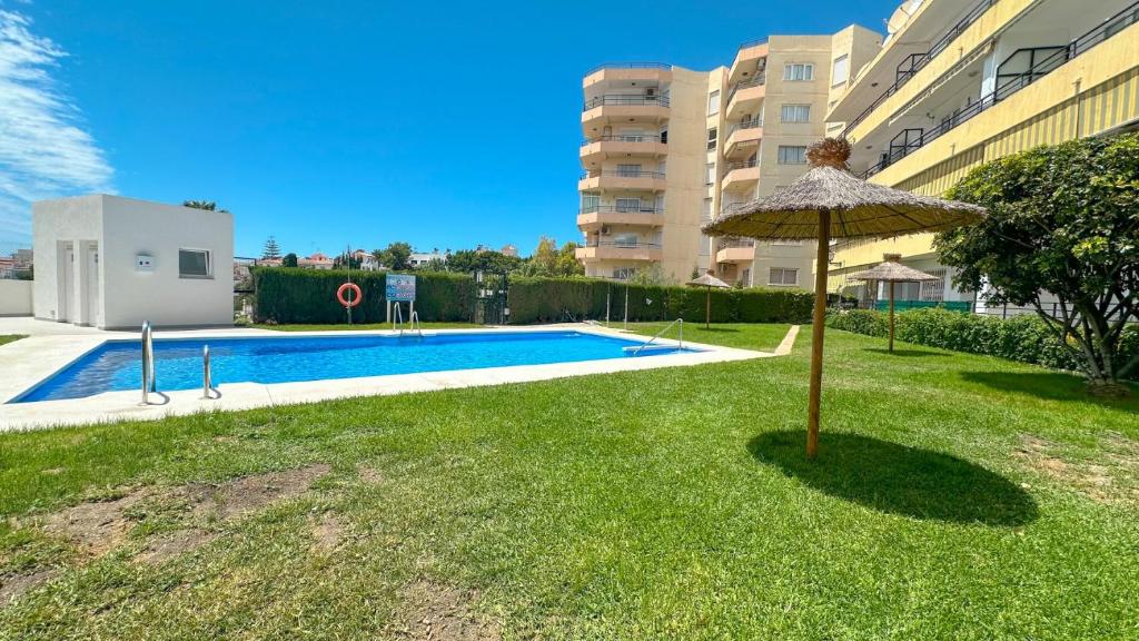 Bazén v ubytování Hawaii 1st floor Burriana, Nerja nebo v jeho okolí