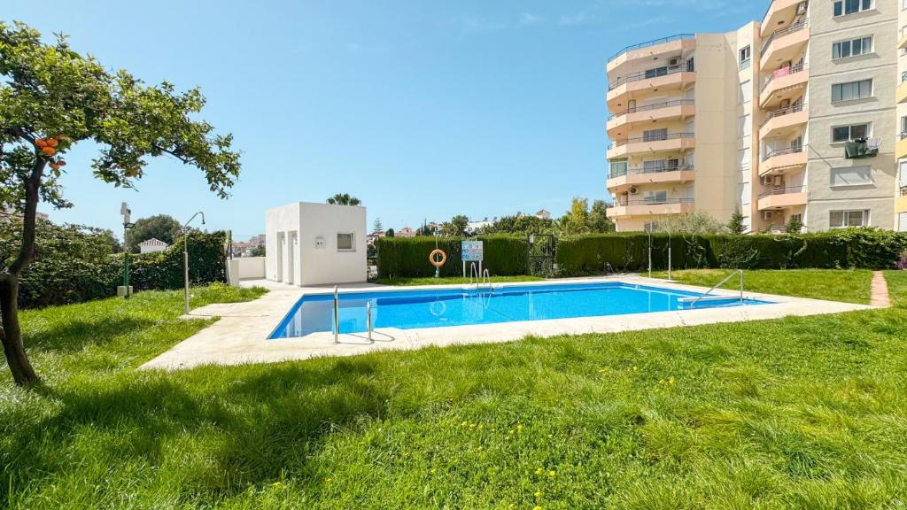 Bazén v ubytování Hawaii 1st floor Burriana, Nerja nebo v jeho okolí