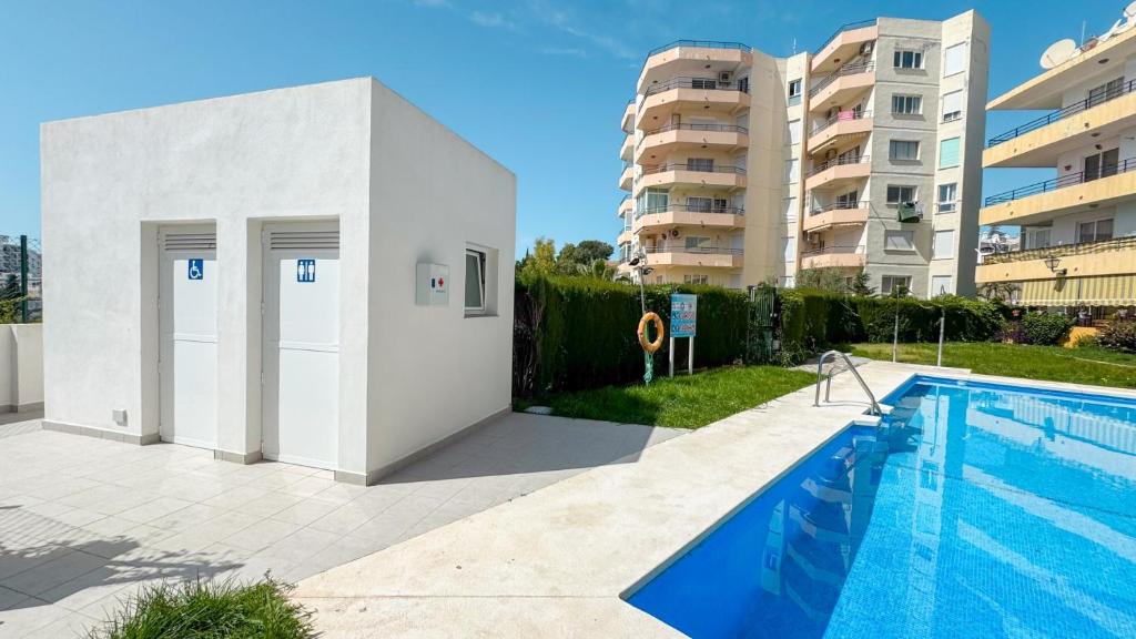 Bazén v ubytování Hawaii 1st floor Burriana, Nerja nebo v jeho okolí