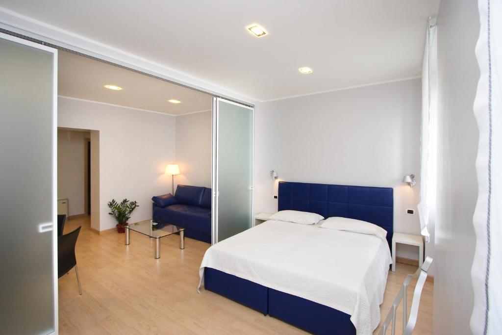 Postel nebo postele na pokoji v ubytování Hotel Roma