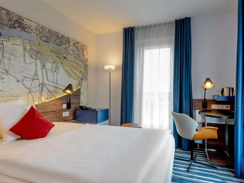 Postel nebo postele na pokoji v ubytování Mercure Hotel Hamburg Mitte